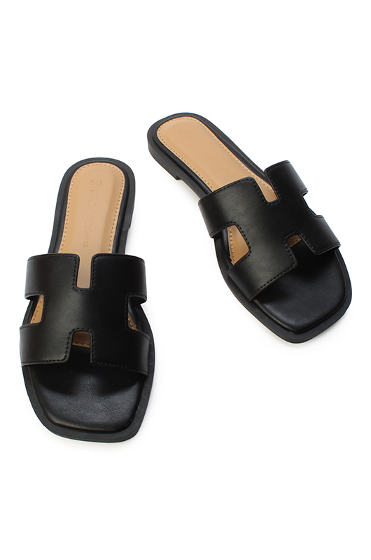 H flat sandal